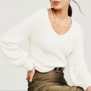 Abercrombie V-Neck Eyelash sweater in Blush Pink